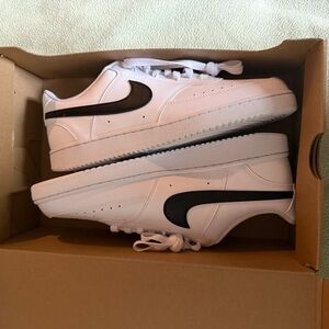 Nike Men's White and Black Sneakers